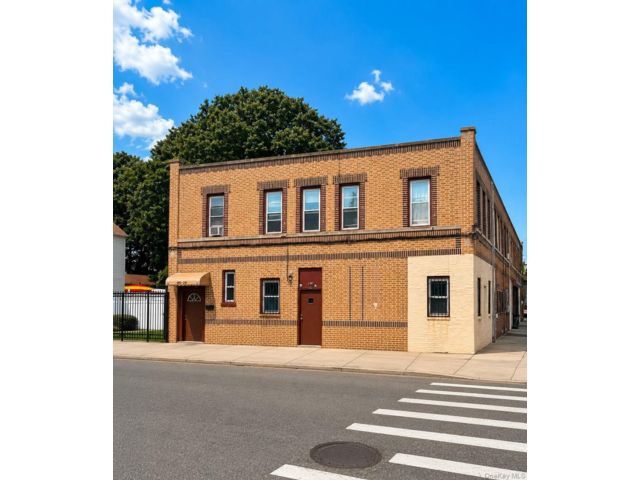  2 BR,  1.00 BTH &nbsp;Colonial style home in Queens Village