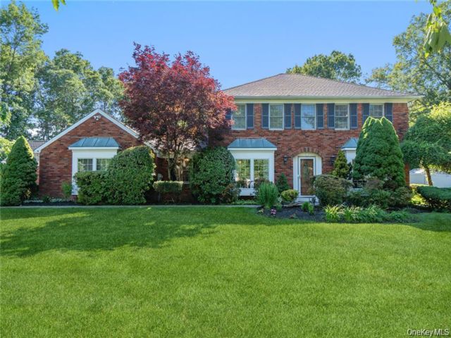  8 BR,  5.00 BTH &nbsp;Colonial style home in Kings Park
