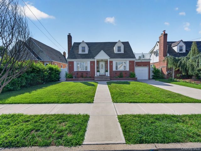  2 BR,  1.00 BTH &nbsp;Cape cod style home in Valley Stream