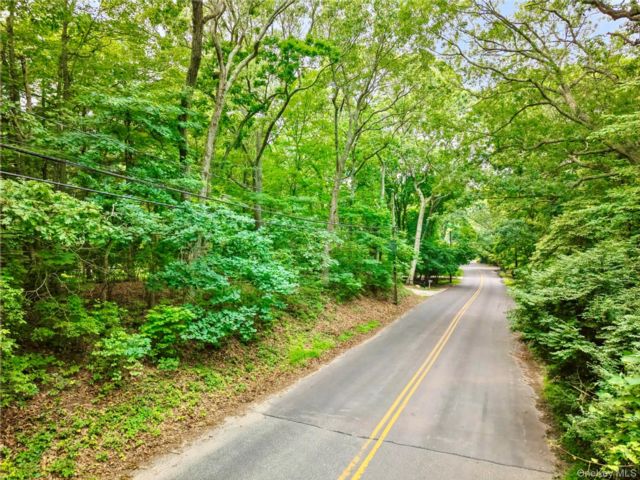 Lot <b>Size:</b>  &nbsp;House style home in Southold
