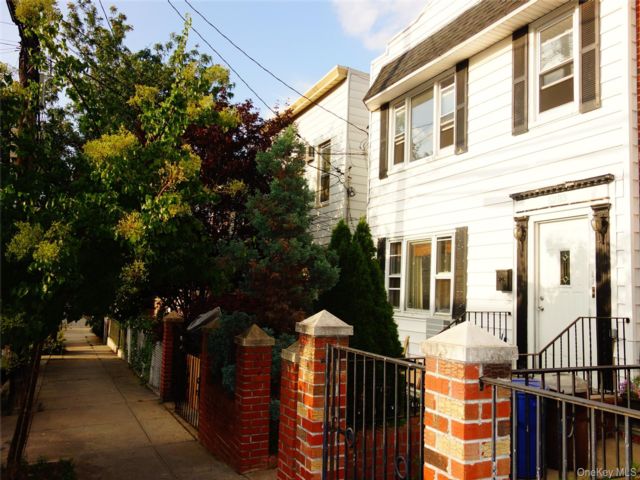  3 BR,  1.00 BTH &nbsp;Includes legal  style home in Maspeth
