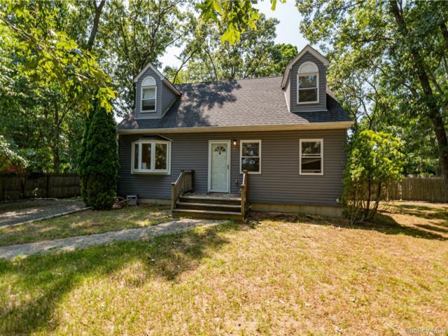 [Centereach Real Estate, listing number 7318078]