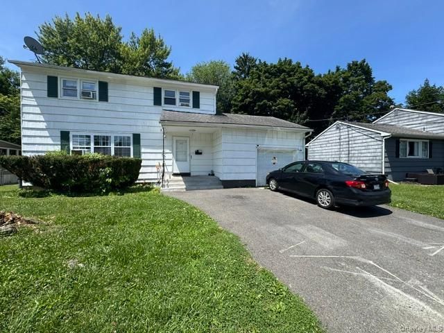  4 BR,  2.00 BTH &nbsp;Colonial style home in Newburgh