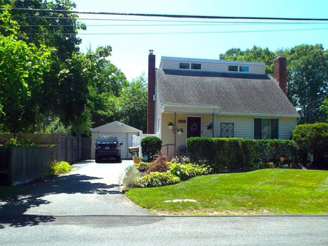  3 BR,  2.00 BTH &nbsp;Exp cape style home in Bay Shore