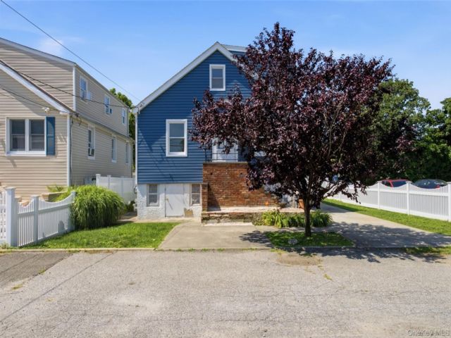  3 BR,  2.00 BTH &nbsp;Cape cod style home in Bayville
