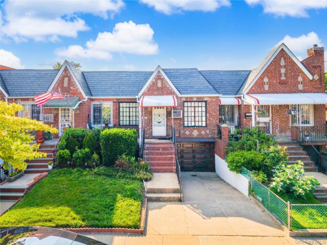  3 BR,  2.00 BTH &nbsp;Tudor style home in Flushing