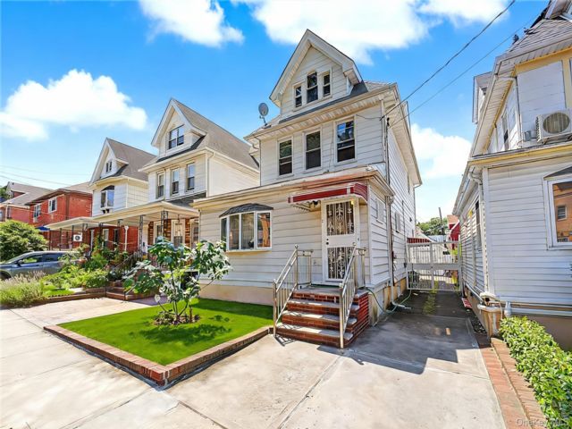 Studio,  3.00 BTH &nbsp;House style home in Flushing