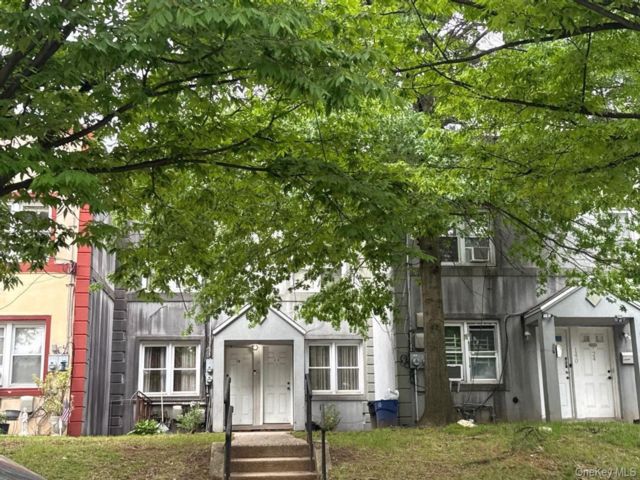  4 BR,  4.00 BTH &nbsp;Colonial style home in Springfield Gardens