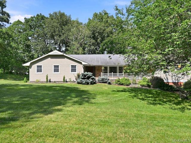  6 BR,  3.00 BTH &nbsp;Ranch style home in Northport