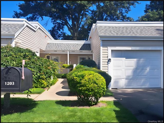  1 BR,  1.00 BTH &nbsp;Garden style home in Saint James