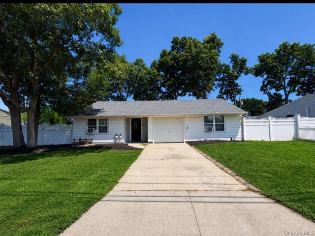 [Selden Real Estate, listing number 7318329]