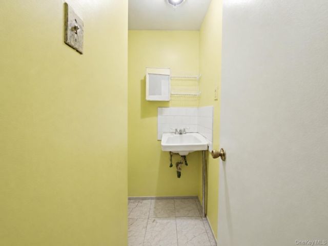 [PHOTO]
