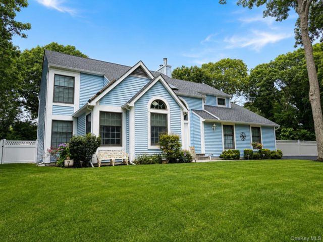  4 BR,  3.00 BTH &nbsp;Contemporary style home in Medford
