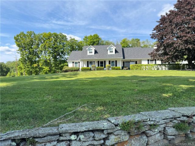  5 BR,  3.00 BTH &nbsp;Farmhouse style home in Monticello
