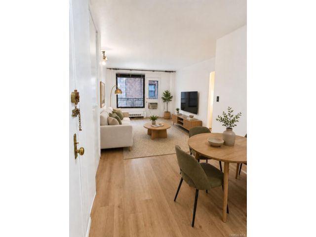  1 BR,  1.00 BTH &nbsp;Other style home in Rego Park