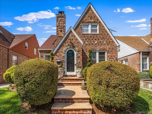  4 BR,  2.00 BTH &nbsp;Tudor style home in Whitestone