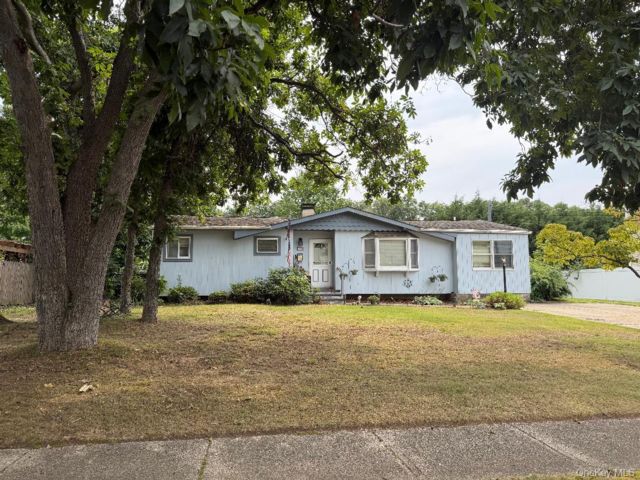  4 BR,  2.00 BTH &nbsp;Ranch style home in West Sayville