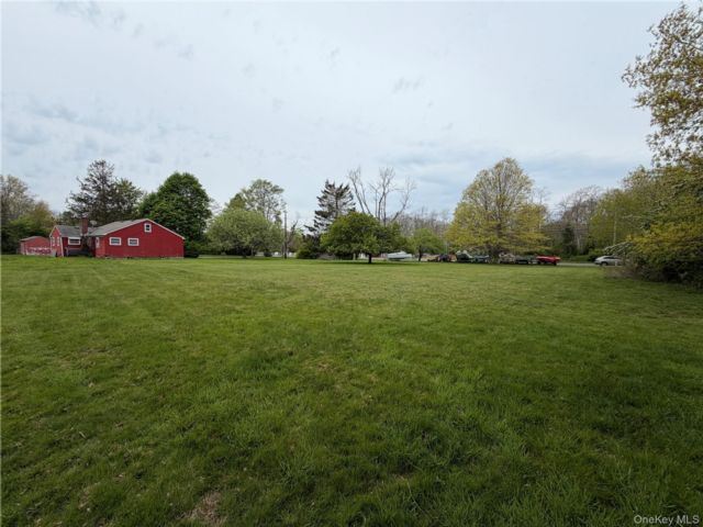 Studio,  0.00 BTH &nbsp;Commercial style home in Greenport