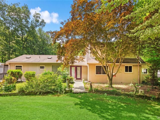 [Ridge Real Estate, listing number 7318611]