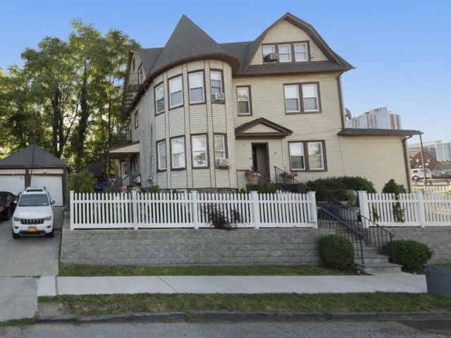  3 BR,  1.00 BTH &nbsp;A-frame style home in New Rochelle