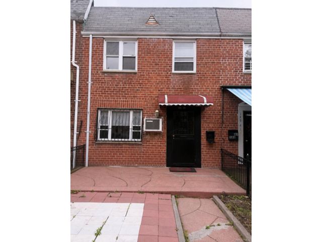  4 BR,  3.00 BTH &nbsp;Other style home in Flushing