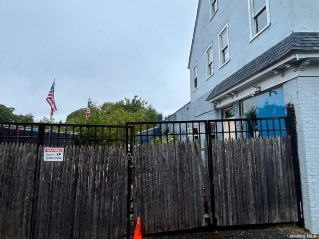 [PHOTO]
