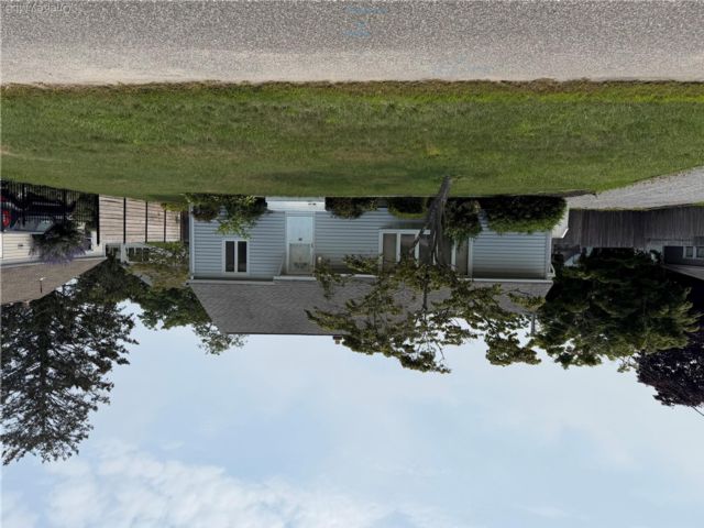  3 BR,  1.00 BTH &nbsp;Cape cod style home in Bayport