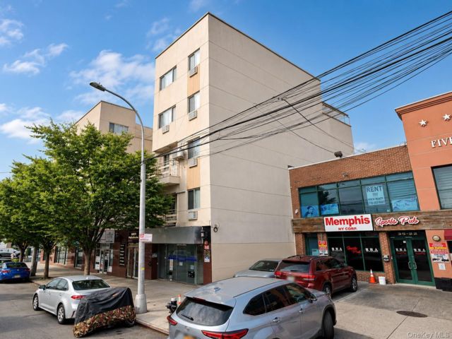 13 BR,  7.00 BTH &nbsp;House style home in Flushing