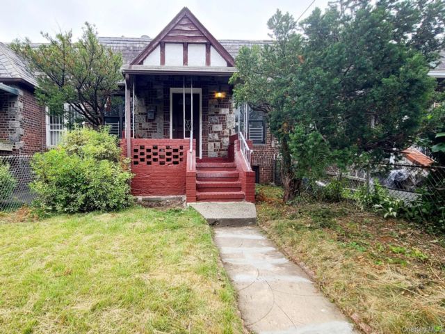  2 BR,  2.00 BTH &nbsp;Other style home in Rego Park