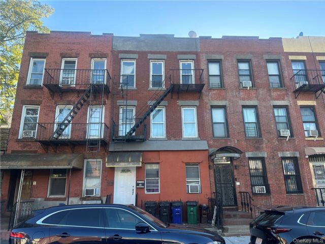  7 BR,  4.00 BTH &nbsp;House style home in Windsor Terrace
