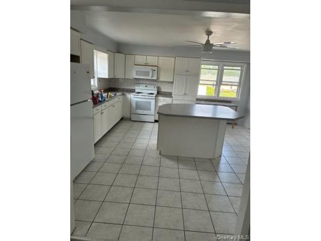  4 BR,  2.00 BTH &nbsp;Other style home in New Windsor