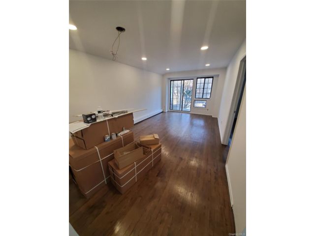  3 BR,  2.00 BTH &nbsp;Other style home in Jamaica