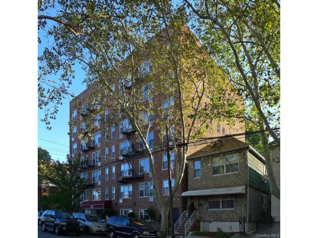 Studio,  1.00 BTH &nbsp;Mid rise style home in Sunnyside