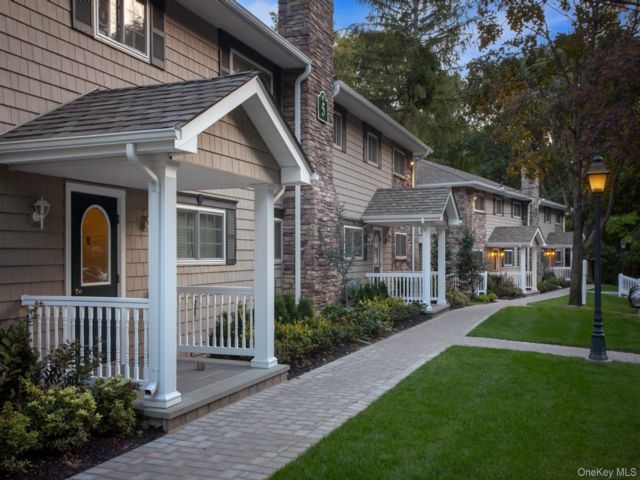  2 BR,  1.00 BTH &nbsp;Includes legal  style home in Port Jefferson