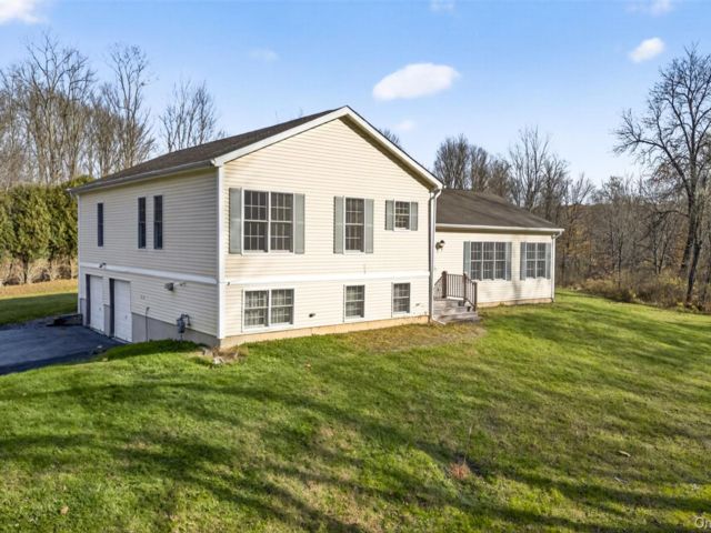  3 BR,  3.00 BTH &nbsp;Ranch style home in Esopus
