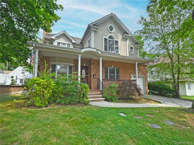  4 BR,  3.00 BTH &nbsp;Colonial style home in Great Neck