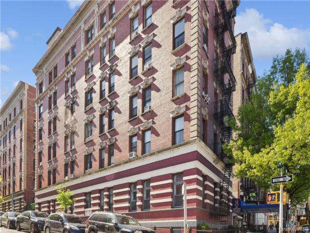  2 BR,  1.00 BTH &nbsp;Mid rise style home in New York (manhattan)