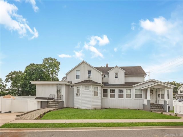 [Farmingdale Real Estate, listing number 7318768]