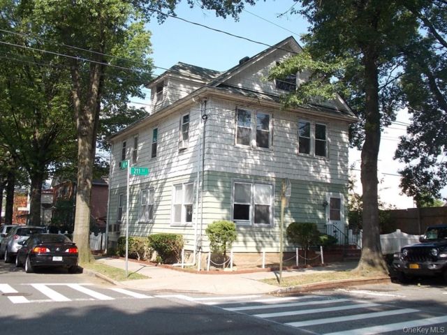 Studio,  0.00 BTH &nbsp;Colonial style home in Bayside