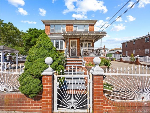  4 BR,  4.00 BTH &nbsp;House style home in South Ozone Park