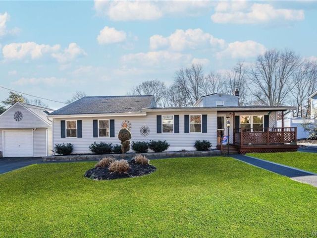  3 BR,  2.00 BTH &nbsp;Ranch style home in Ronkonkoma