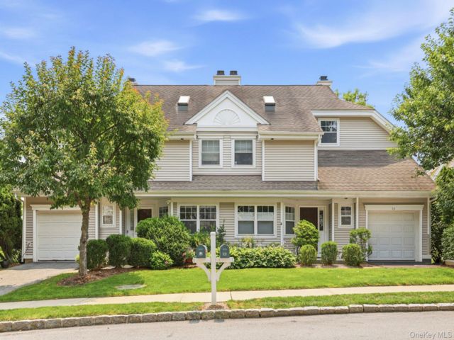  3 BR,  3.00 BTH &nbsp;House style home in White Plains