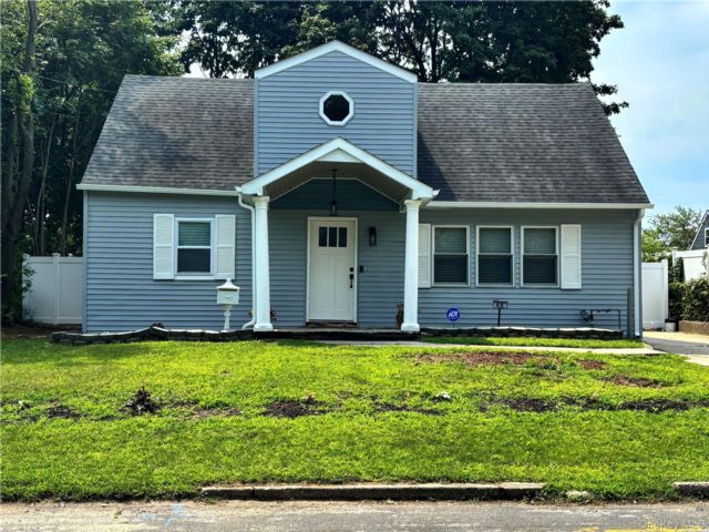  4 BR,  2.00 BTH &nbsp;Cape cod style home in Wyandanch
