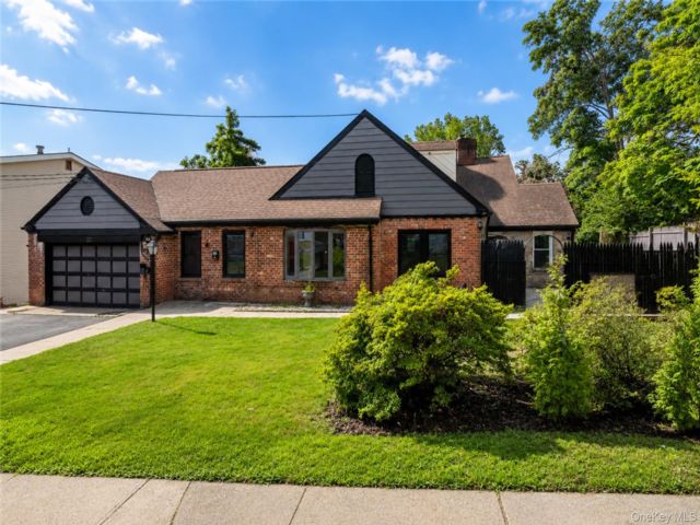  5 BR,  5.00 BTH &nbsp;Cape cod style home in Yonkers