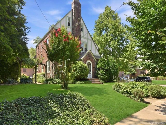 4 BR,  3.00 BTH &nbsp;Tudor style home in Flushing