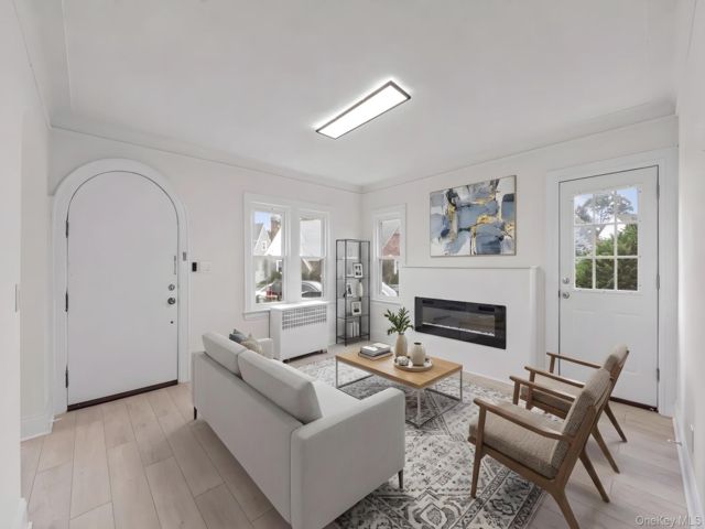  3 BR,  1.00 BTH &nbsp;Cape cod style home in Hempstead
