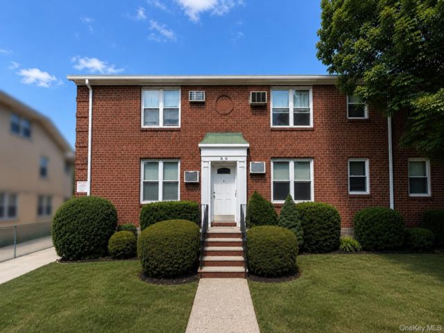  1 BR,  1.00 BTH &nbsp;Garden style home in Flushing