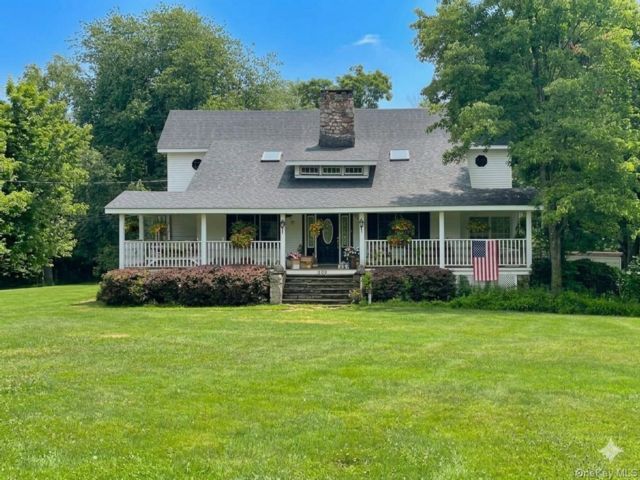  5 BR,  3.00 BTH &nbsp;Cape cod style home in Middletown
