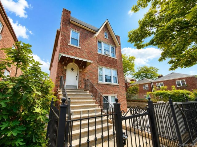  7 BR,  3.00 BTH &nbsp;House style home in Pilgrim