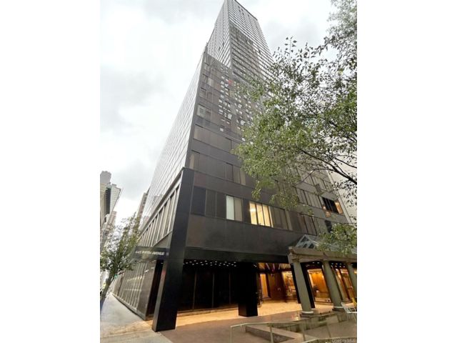  1 BR,  1.00 BTH &nbsp;High rise style home in New York (manhattan)